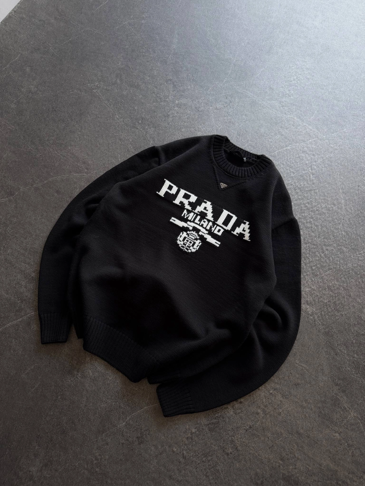 SİYAH - PRADA MARKA - TRİKO